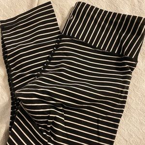 Lululemon Wunder Unders 23” Black and White Stripe